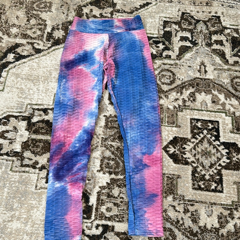 Women’s pink/blue Tie dye rouched booty leggings body flattering cinched pants